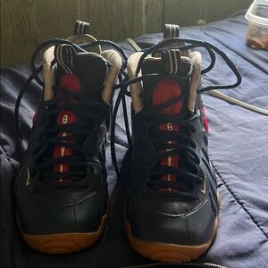 Nike Women's Black and Red Sneakers